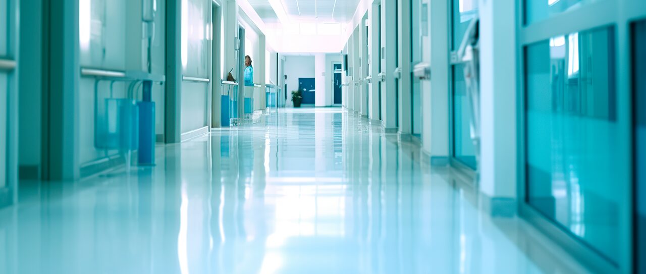 Pisos de alta performance para o setor hospitalar: requisitos técnicos, assepsia e conformidade normativa